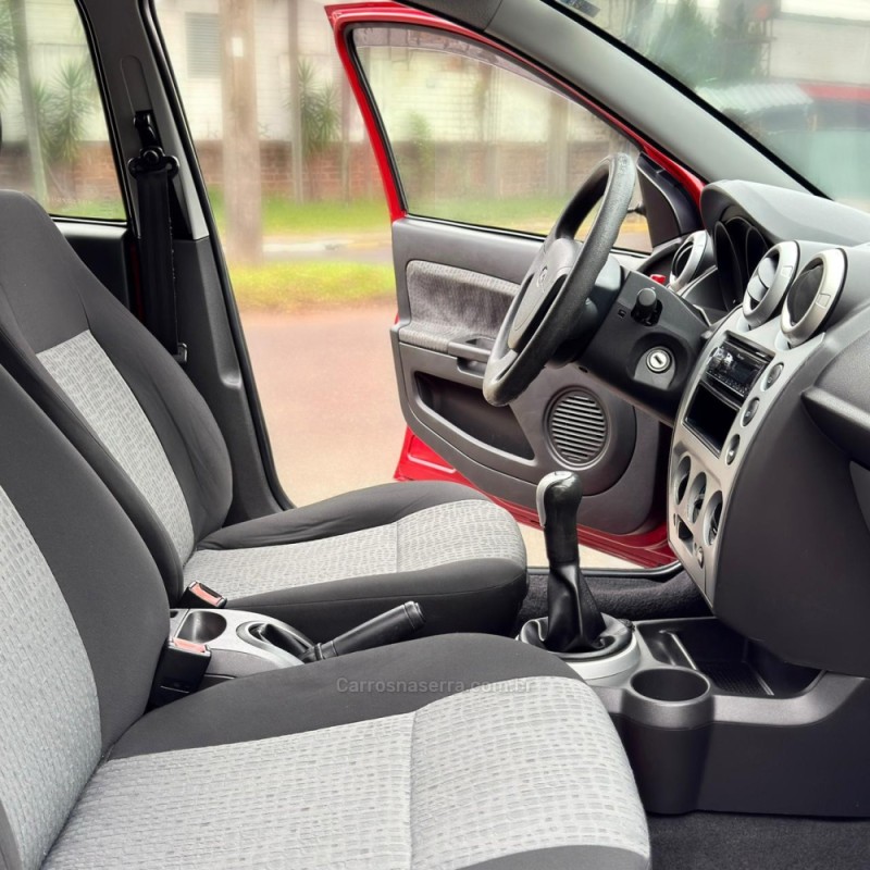 FIESTA 1.6 MPI 8V GASOLINA 4P MANUAL - 2011 - NOVO HAMBURGO