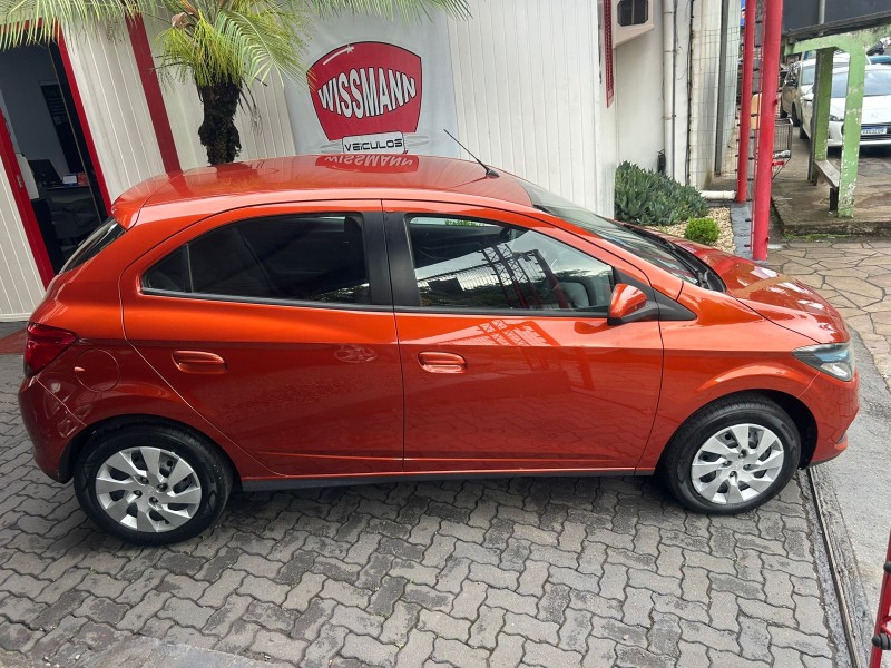 ONIX 1.4 MPFI LT 8V FLEX 4P MANUAL - 2014 - TRêS COROAS