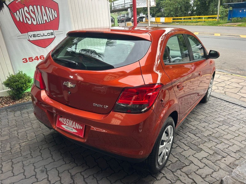 ONIX 1.4 MPFI LT 8V FLEX 4P MANUAL - 2014 - TRêS COROAS