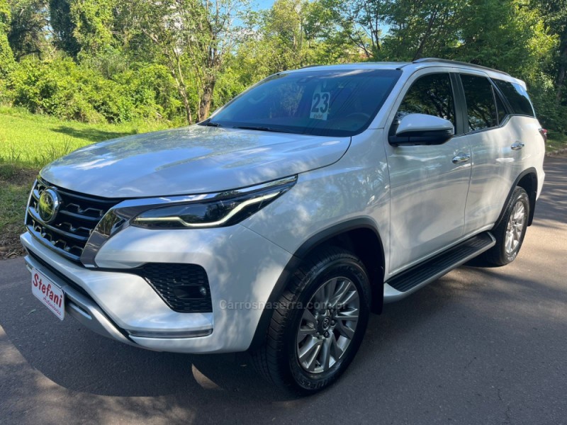 HILUX SW4 2.8 4X4 SRX PLATINUM TURBO DIESEL 4P AUTOMÁTICO