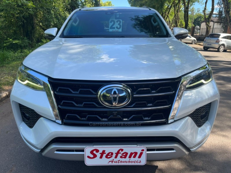 HILUX SW4 2.8 4X4 SRX PLATINUM TURBO DIESEL 4P AUTOMÁTICO - 2023 - FELIZ