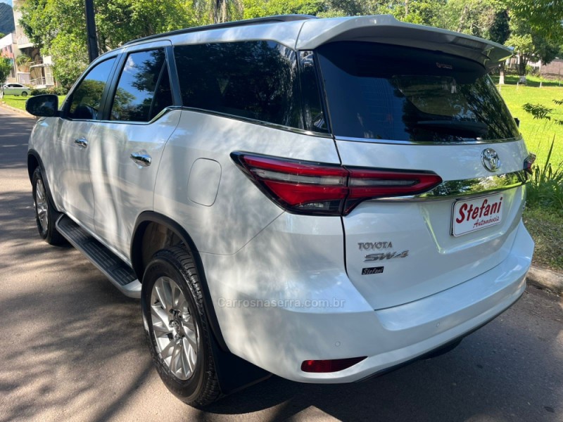 HILUX SW4 2.8 4X4 SRX PLATINUM TURBO DIESEL 4P AUTOMÁTICO - 2023 - FELIZ