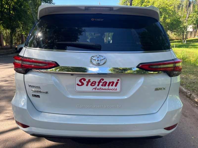 HILUX SW4 2.8 4X4 SRX PLATINUM TURBO DIESEL 4P AUTOMÁTICO - 2023 - FELIZ