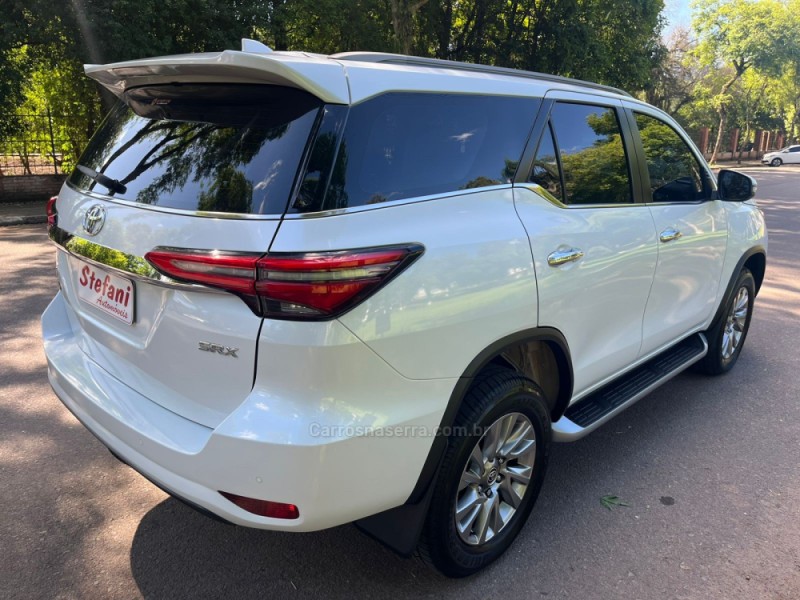 HILUX SW4 2.8 4X4 SRX PLATINUM TURBO DIESEL 4P AUTOMÁTICO - 2023 - FELIZ