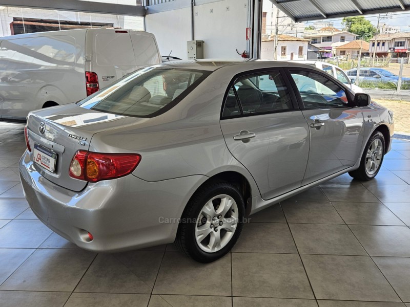 COROLLA 1.8 GLI 16V FLEX 4P MANUAL - 2010 - TAPEJARA