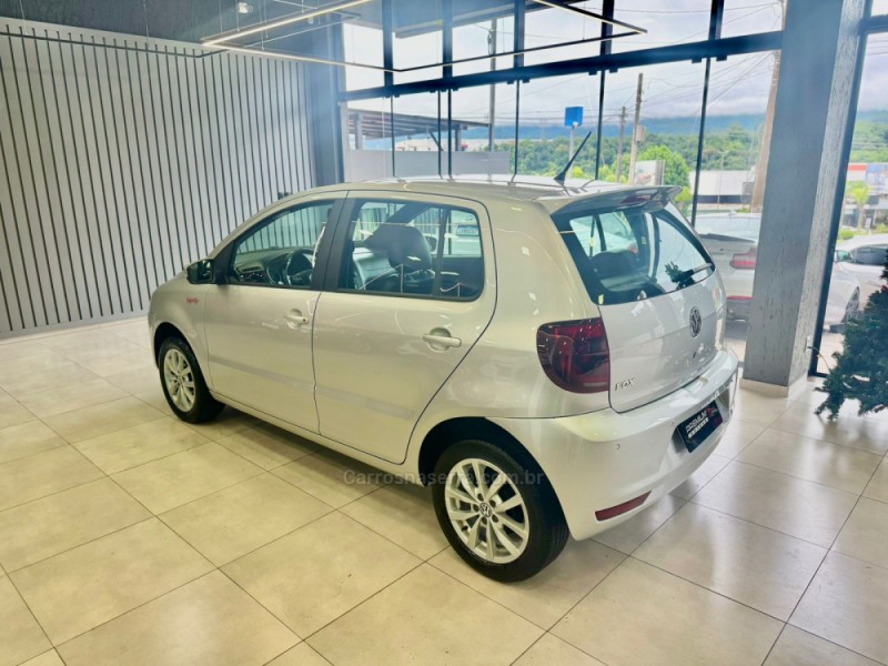 FOX 1.6 MI ROCK IN RIO 8V FLEX 4P MANUAL - 2014 - DOIS IRMãOS