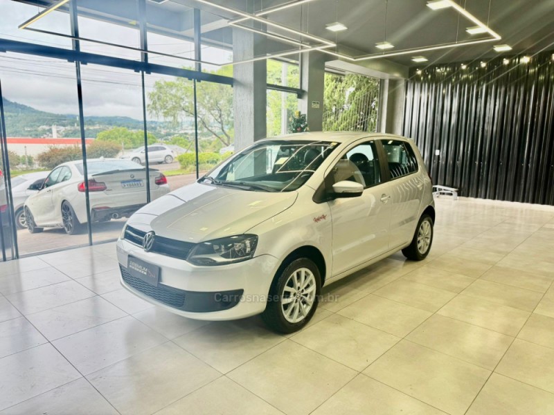 FOX 1.6 MI ROCK IN RIO 8V FLEX 4P MANUAL - 2014 - DOIS IRMãOS