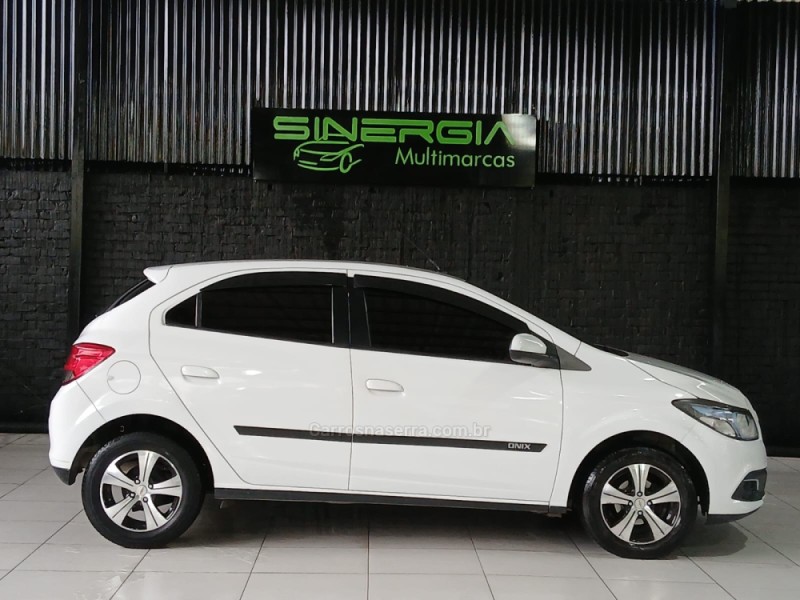 ONIX 1.4 MPFI LT 8V FLEX 4P MANUAL - 2014 - CAXIAS DO SUL