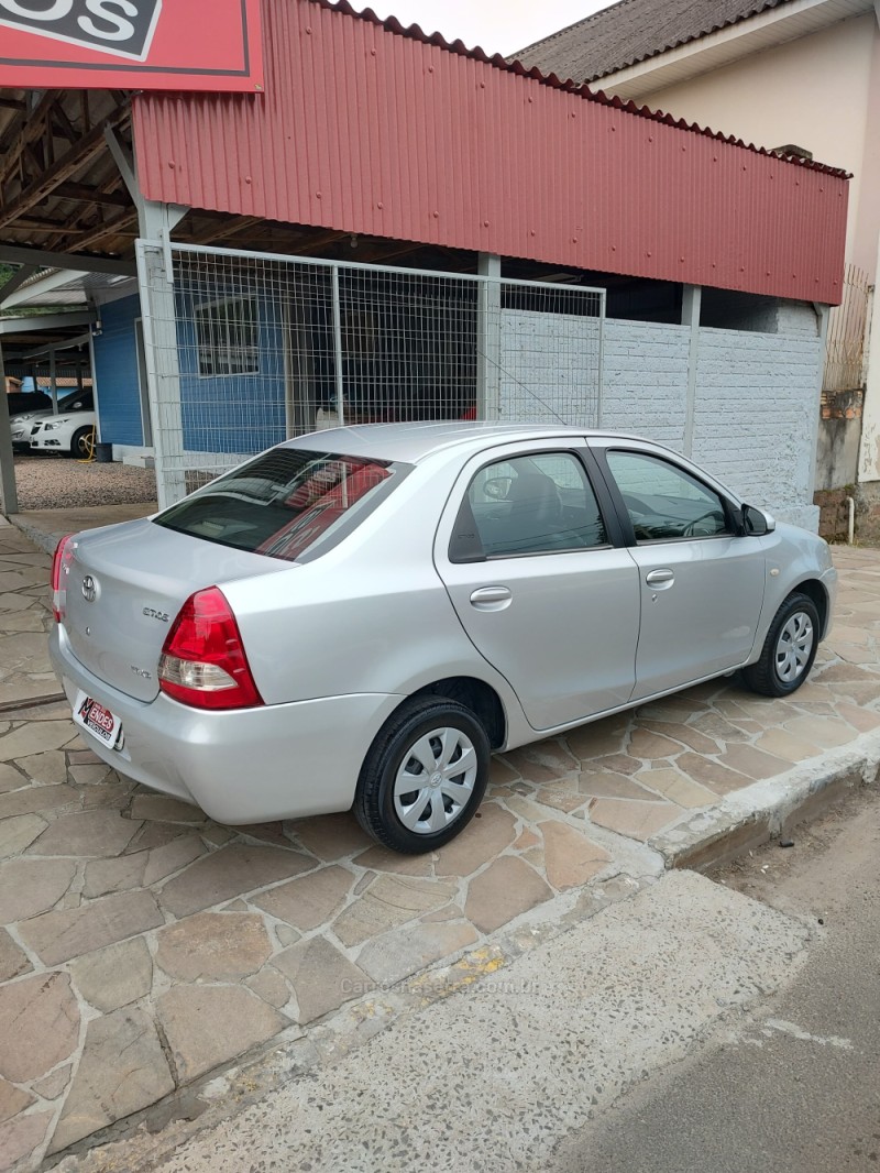 ETIOS 1.5 XS SEDAN 16V FLEX 4P MANUAL - 2015 - TRêS COROAS