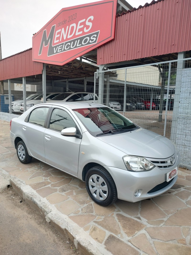 ETIOS 1.5 XS SEDAN 16V FLEX 4P MANUAL - 2015 - TRêS COROAS