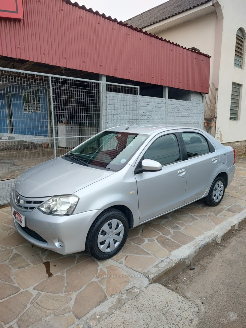 etios 1.5 xs sedan 16v flex 4p manual 2015 tres coroas