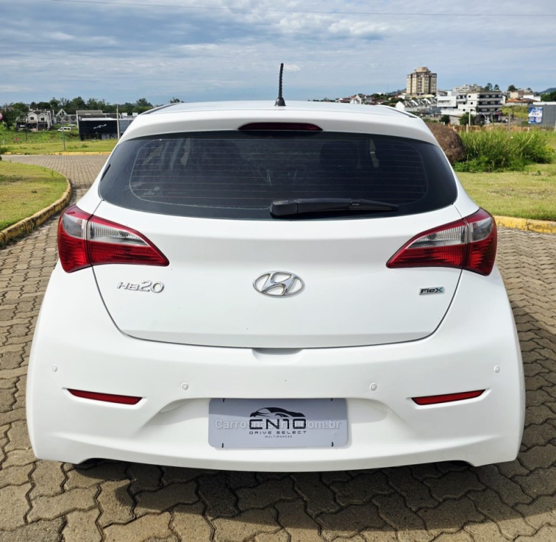 HB20 1.0 COMFORT STYLE 12V TURBO FLEX 4P MANUAL - 2014 - LAJEADO