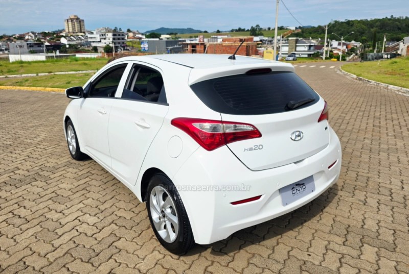 HB20 1.0 COMFORT STYLE 12V TURBO FLEX 4P MANUAL - 2014 - LAJEADO