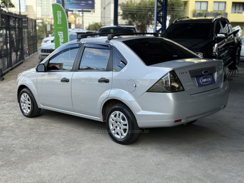 FIESTA 1.6 ROCAM SE PLUS SEDAN 8V FLEX 4P MANUAL - 2011 - CAXIAS DO SUL