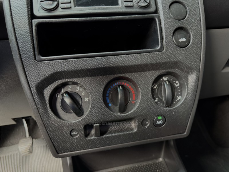 FIESTA 1.6 ROCAM SE PLUS SEDAN 8V FLEX 4P MANUAL - 2011 - CAXIAS DO SUL