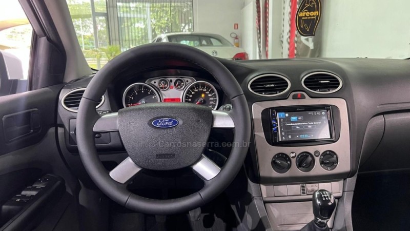 FOCUS 1.6 8V FLEX 4P MANUAL - 2011 - NOVO HAMBURGO