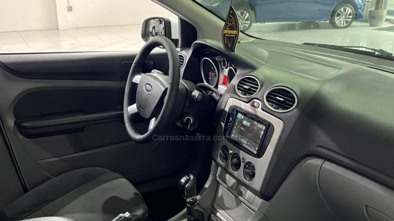 FOCUS 1.6 8V FLEX 4P MANUAL - 2011 - NOVO HAMBURGO