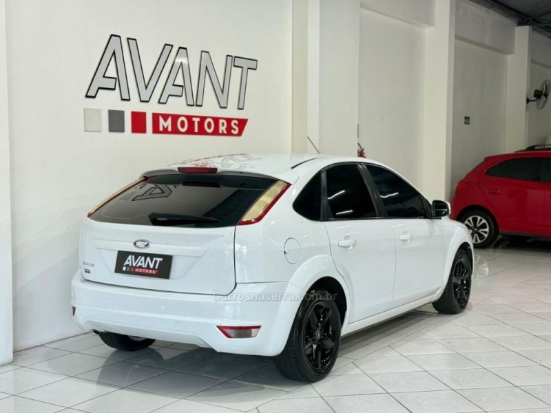 FOCUS 1.6 8V FLEX 4P MANUAL - 2011 - NOVO HAMBURGO