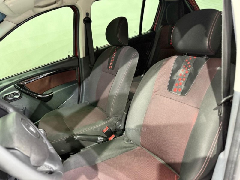 SANDERO 1.6 STEPWAY 8V FLEX 4P MANUAL - 2014 - NOVO HAMBURGO