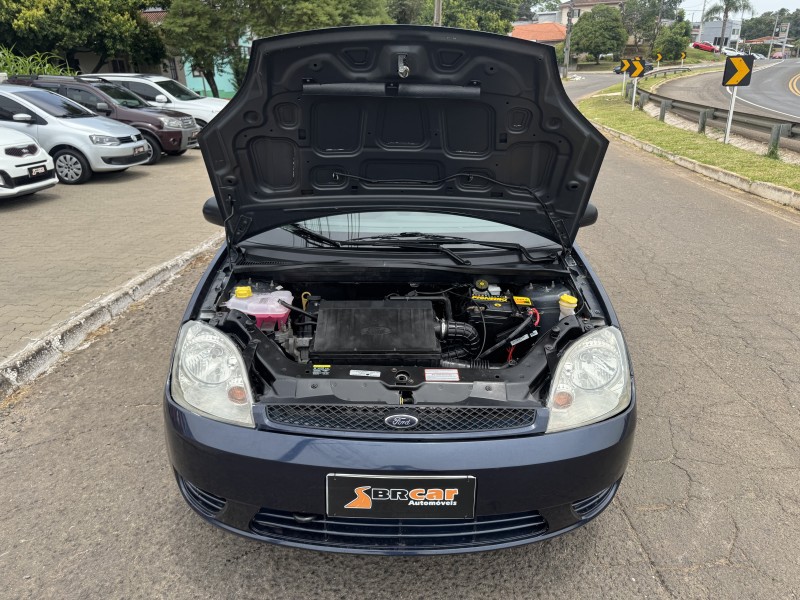 FIESTA 1.0 MPI PERSONNALITÉ 8V FLEX 4P MANUAL - 2005 - DOIS IRMãOS