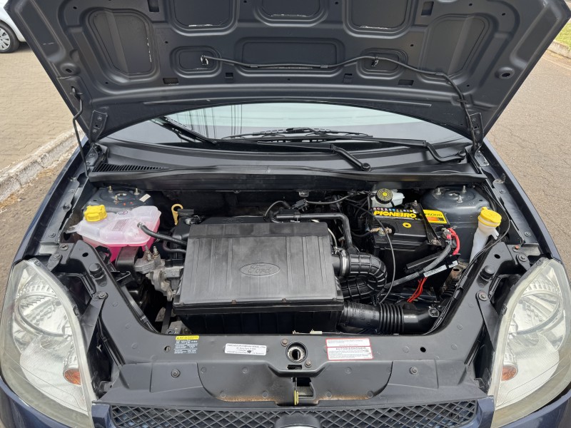 FIESTA 1.0 MPI PERSONNALITÉ 8V FLEX 4P MANUAL - 2005 - DOIS IRMãOS