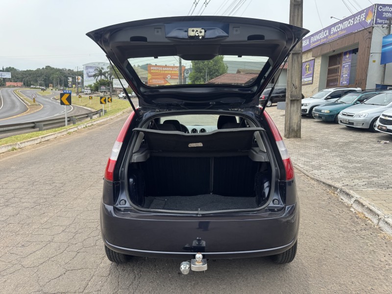 FIESTA 1.0 MPI PERSONNALITÉ 8V FLEX 4P MANUAL - 2005 - DOIS IRMãOS