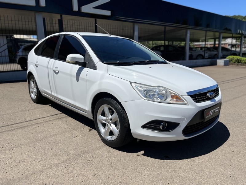 FOCUS 1.6 GLX 8V FLEX 4P MANUAL - 2013 - BOM PRINCíPIO