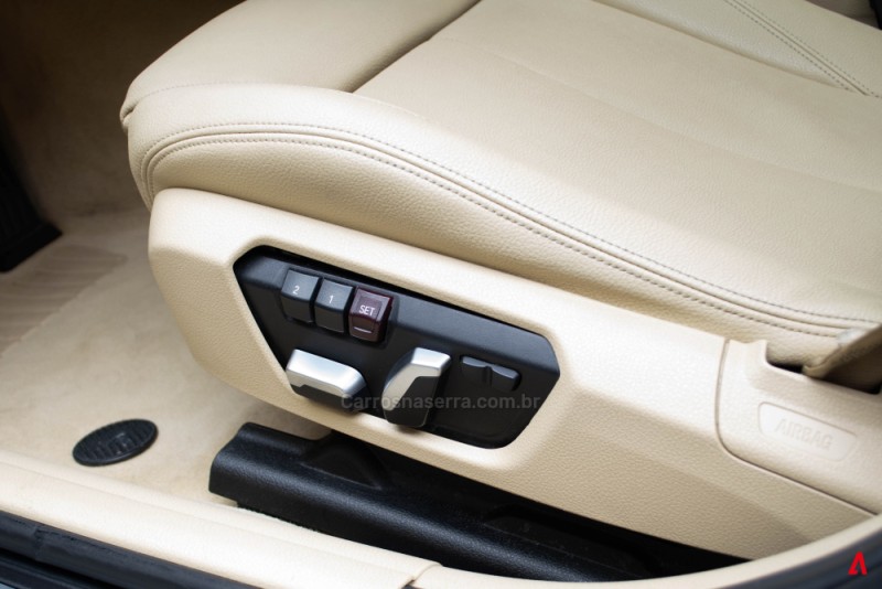 320I 2.0 SPORT PLUS 16V TURBO FLEX 4P AUTOMÁTICO - 2018 - GARIBALDI