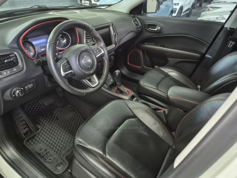 COMPASS 2.0 16V DIESEL TRAILHAWK 4X4 AUTOMÁTICO - 2021 - GARIBALDI