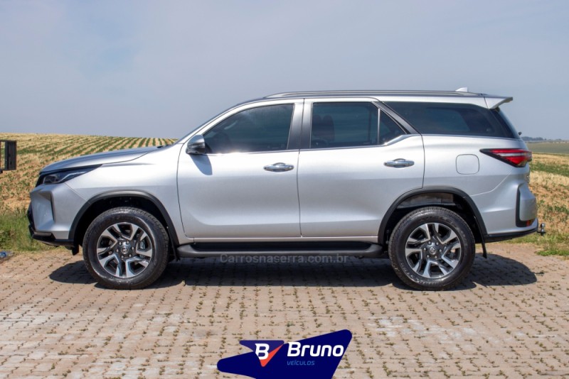 HILUX SW4 2.8 4X4 SRX PLATINUM TURBO 7 LUGARES DIESEL 4P AUTOMÁTICO - 2025 - PALMEIRA DAS MISSõES