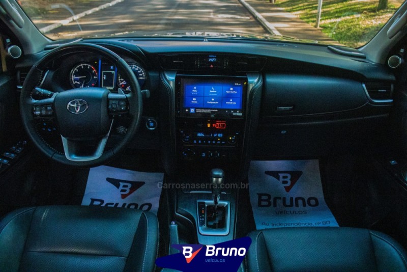 HILUX SW4 2.8 4X4 SRX PLATINUM TURBO 7 LUGARES DIESEL 4P AUTOMÁTICO - 2025 - PALMEIRA DAS MISSõES