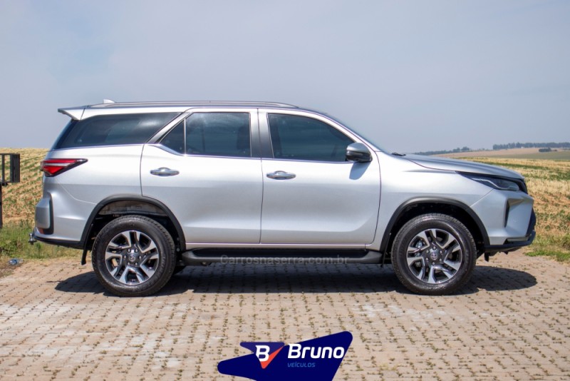 HILUX SW4 2.8 4X4 SRX PLATINUM TURBO 7 LUGARES DIESEL 4P AUTOMÁTICO - 2025 - PALMEIRA DAS MISSõES
