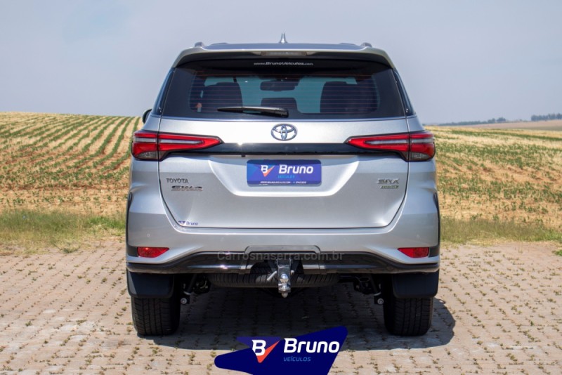 HILUX SW4 2.8 4X4 SRX PLATINUM TURBO 7 LUGARES DIESEL 4P AUTOMÁTICO - 2025 - PALMEIRA DAS MISSõES