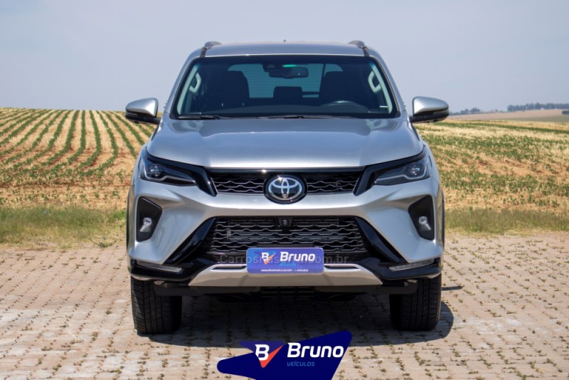 HILUX SW4 2.8 4X4 SRX PLATINUM TURBO 7 LUGARES DIESEL 4P AUTOMÁTICO - 2025 - PALMEIRA DAS MISSõES