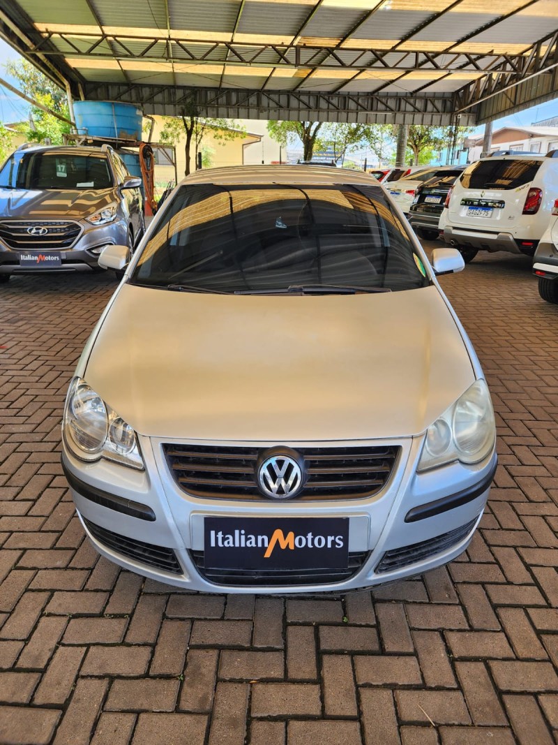 POLO SEDAN 1.6 8V GASOLINA 4P MANUAL - 2010 - CAXIAS DO SUL