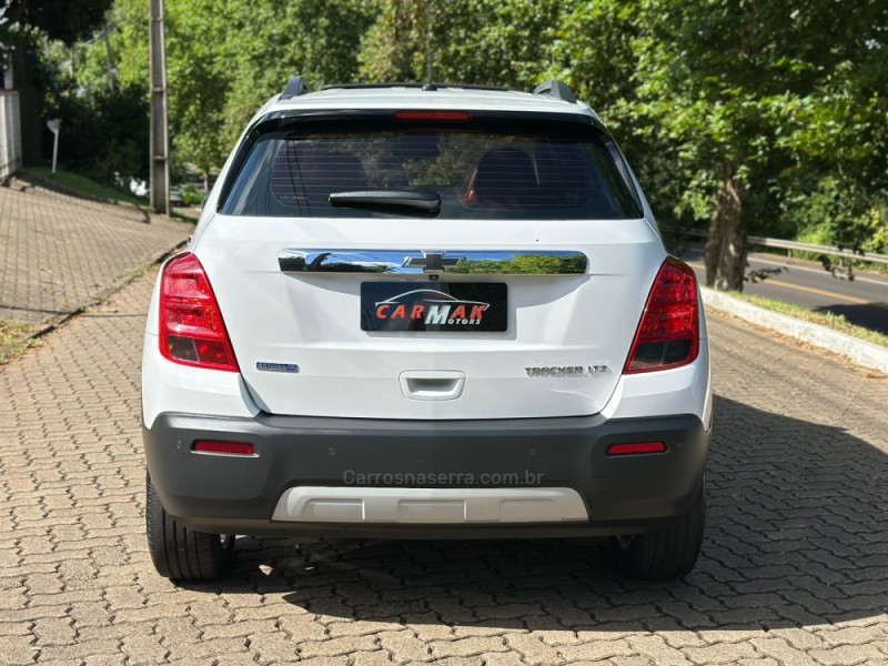 TRACKER 1.8 MPFI LTZ 4X2 16V FLEX 4P AUTOMÁTICO - 2016 - DOIS IRMãOS