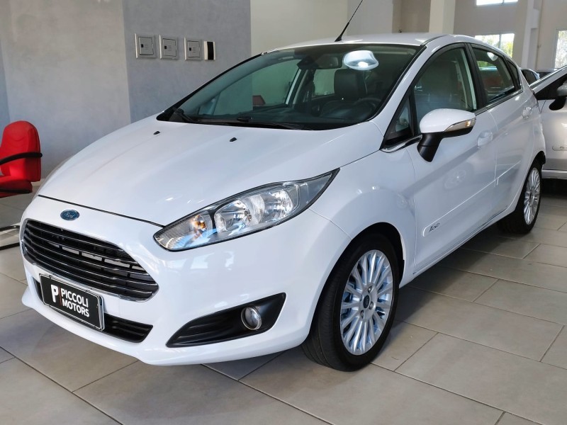 fiesta 1.6 titanium hatch 16v flex 4p manual 2016 caxias do sul