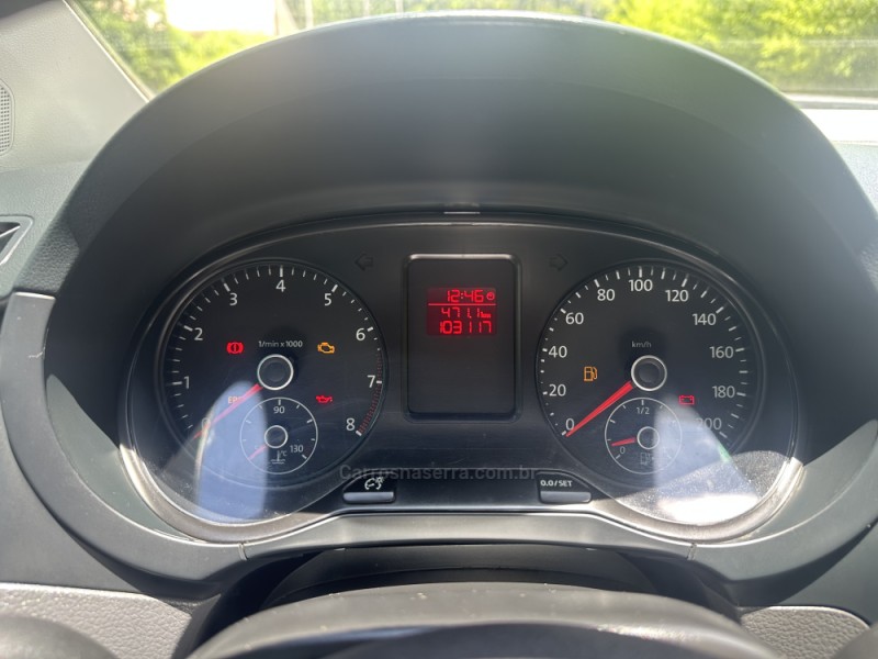 FOX 1.0 MI TREND 8V FLEX 4P MANUAL - 2013 - NOVA PRATA