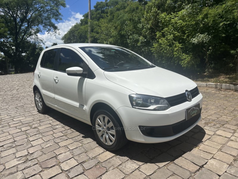 FOX 1.0 MI TREND 8V FLEX 4P MANUAL - 2013 - NOVA PRATA
