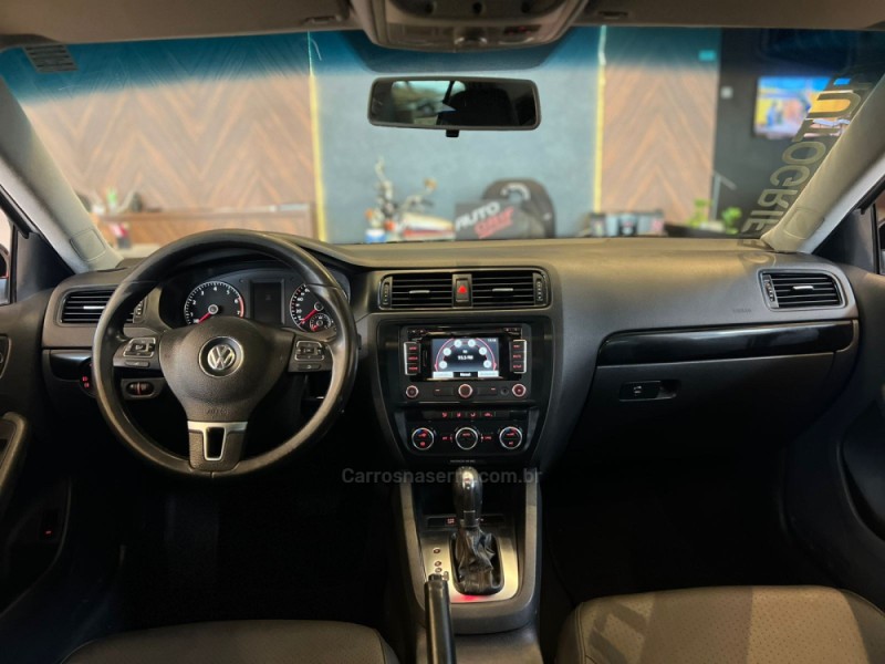JETTA 2.0 COMFORTLINE FLEX 4P TIPTRONIC - 2013 - CAMPO BOM