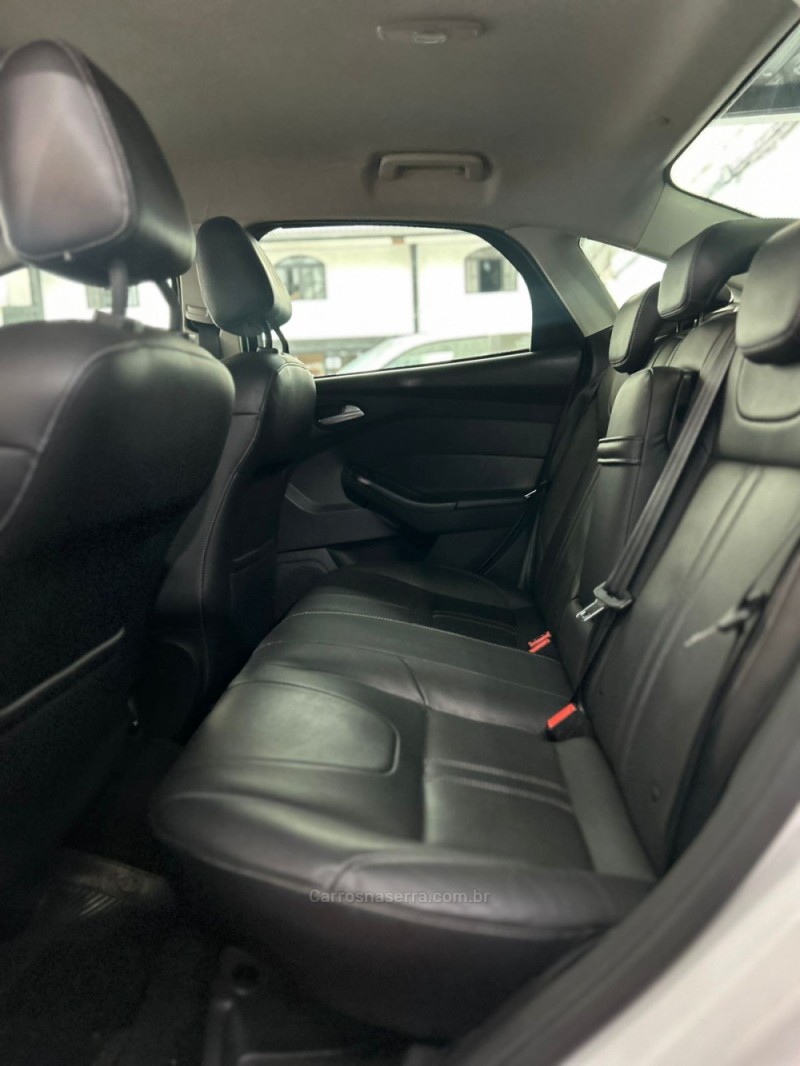 FOCUS 2.0 TITANIUM PLUS 16V FLEX 4P AUTOMÁTICO - 2015 - PASSO FUNDO