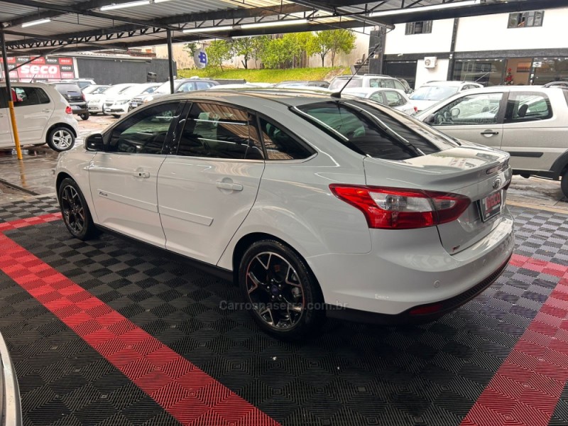 FOCUS 2.0 TITANIUM PLUS 16V FLEX 4P AUTOMÁTICO - 2015 - PASSO FUNDO