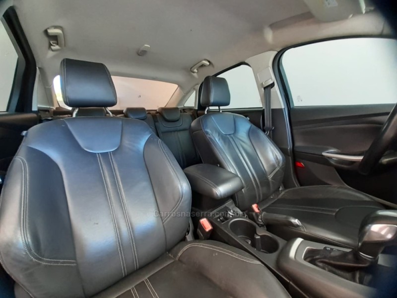 FOCUS 2.0 SE SEDAN 16V FLEX 4P AUTOMÁTICO - 2015 - CANELA