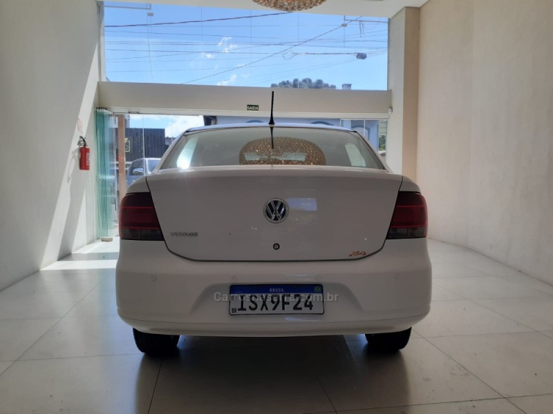 VOYAGE 1.0 MI TRENDLINE 8V FLEX 4P MANUAL - 2013 - CANELA