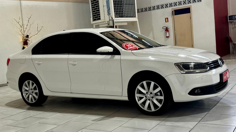 JETTA 2.0 COMFORTLINE FLEX 4P TIPTRONIC - 2011 - ESTâNCIA VELHA