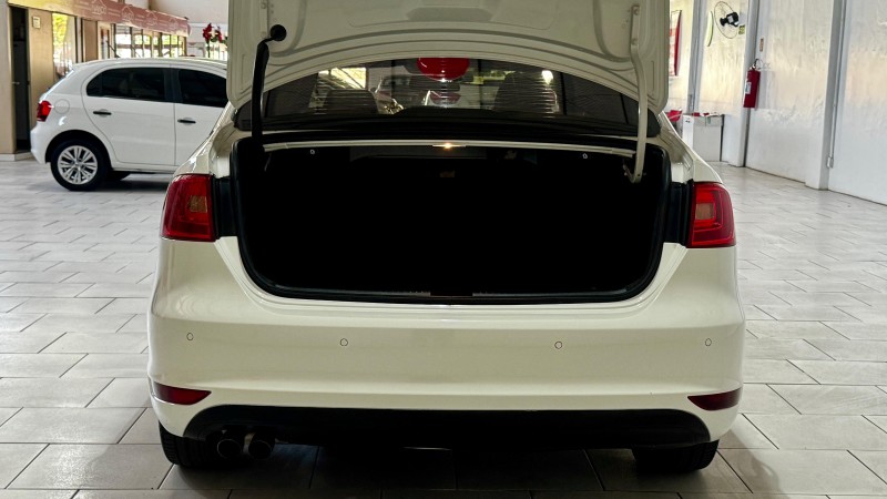 JETTA 2.0 COMFORTLINE FLEX 4P TIPTRONIC - 2011 - ESTâNCIA VELHA