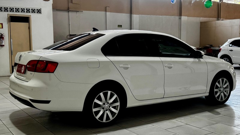 JETTA 2.0 COMFORTLINE FLEX 4P TIPTRONIC - 2011 - ESTâNCIA VELHA