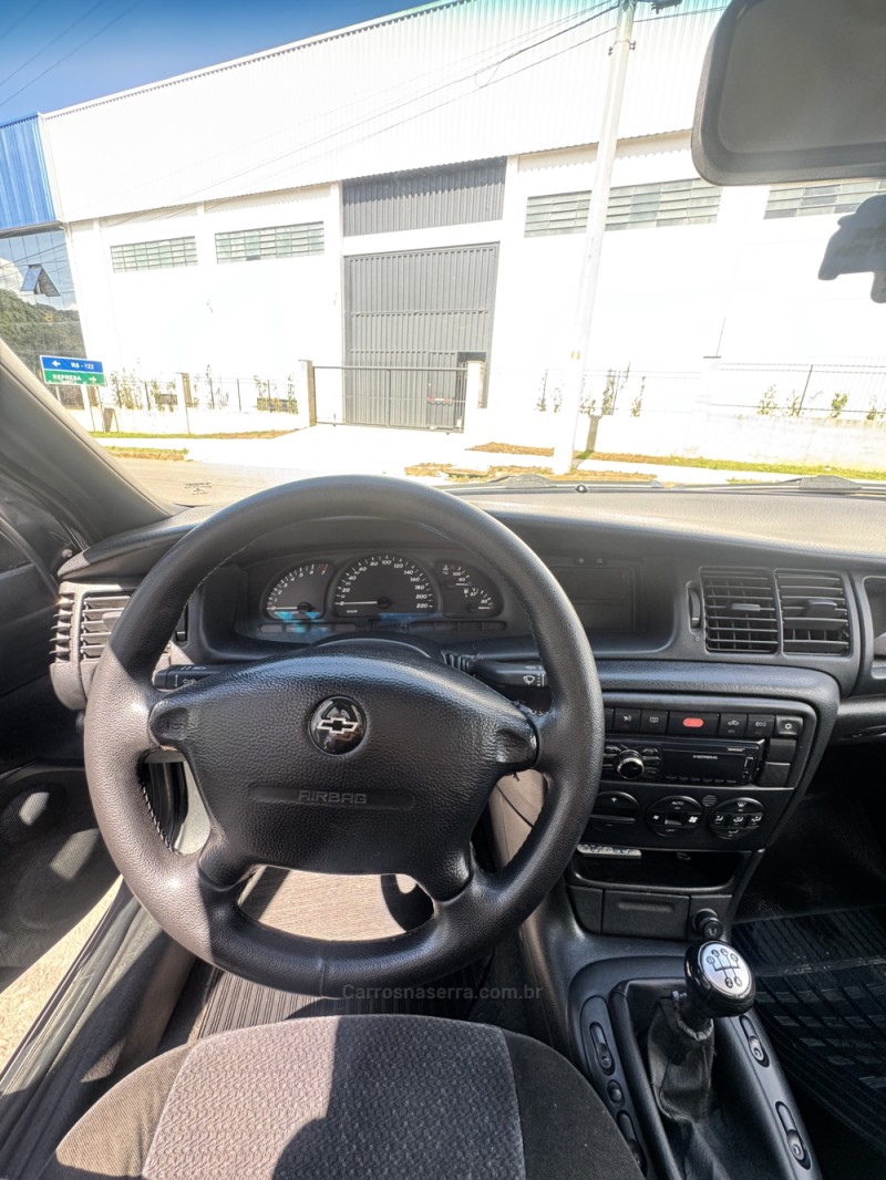 VECTRA 2.2 MPFI GLS 8V GASOLINA 4P MANUAL - 2001 - CAXIAS DO SUL