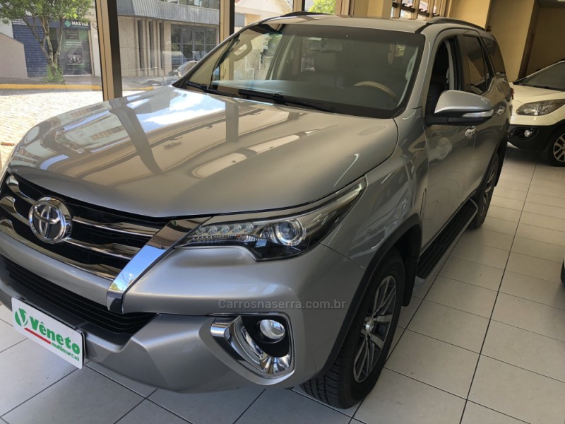 HILUX SW4 2.8 SRX 4X4 7 LUGARES 16V TURBO INTERCOOLER DIESEL 4P AUTOMÁTICO - 2017 - FARROUPILHA