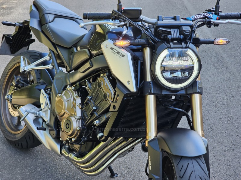 CB 650R  - 2022 - CAMPO BOM
